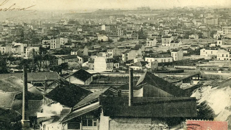 Vue aérienne de Montreuil sur une vieille carte postale
