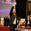 Le maire saluant lors de l'installation du conseil municipal