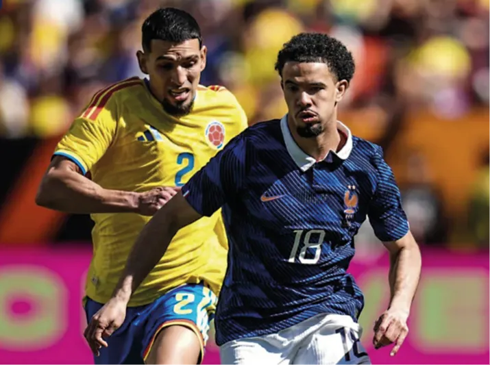 2 footballeurs en action