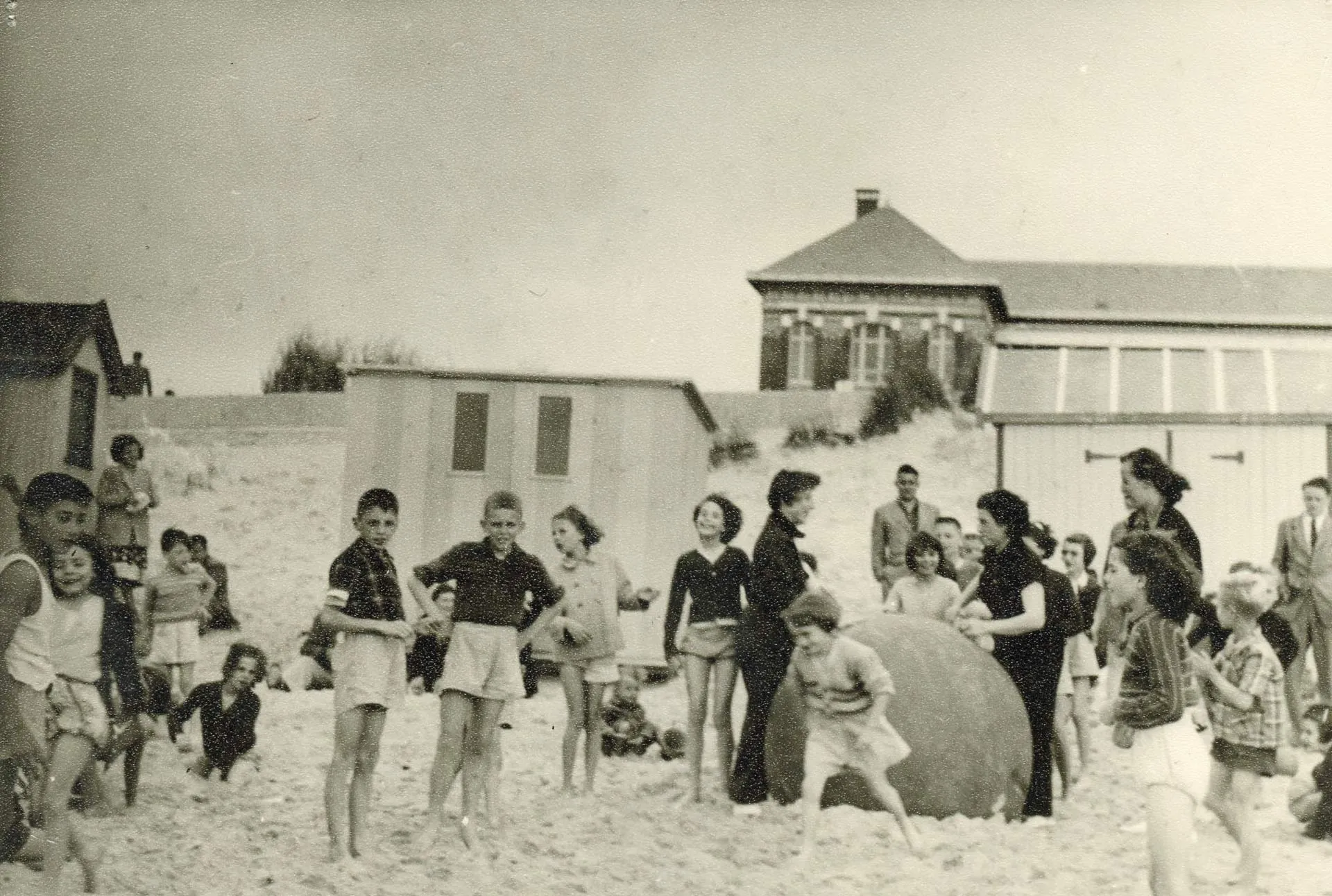 Groupe de personnes sur une plage