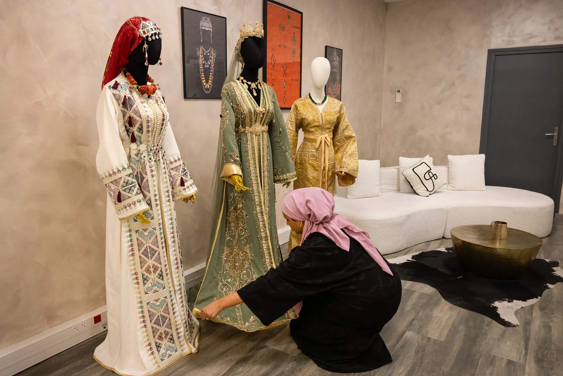 Femme dans une boutique