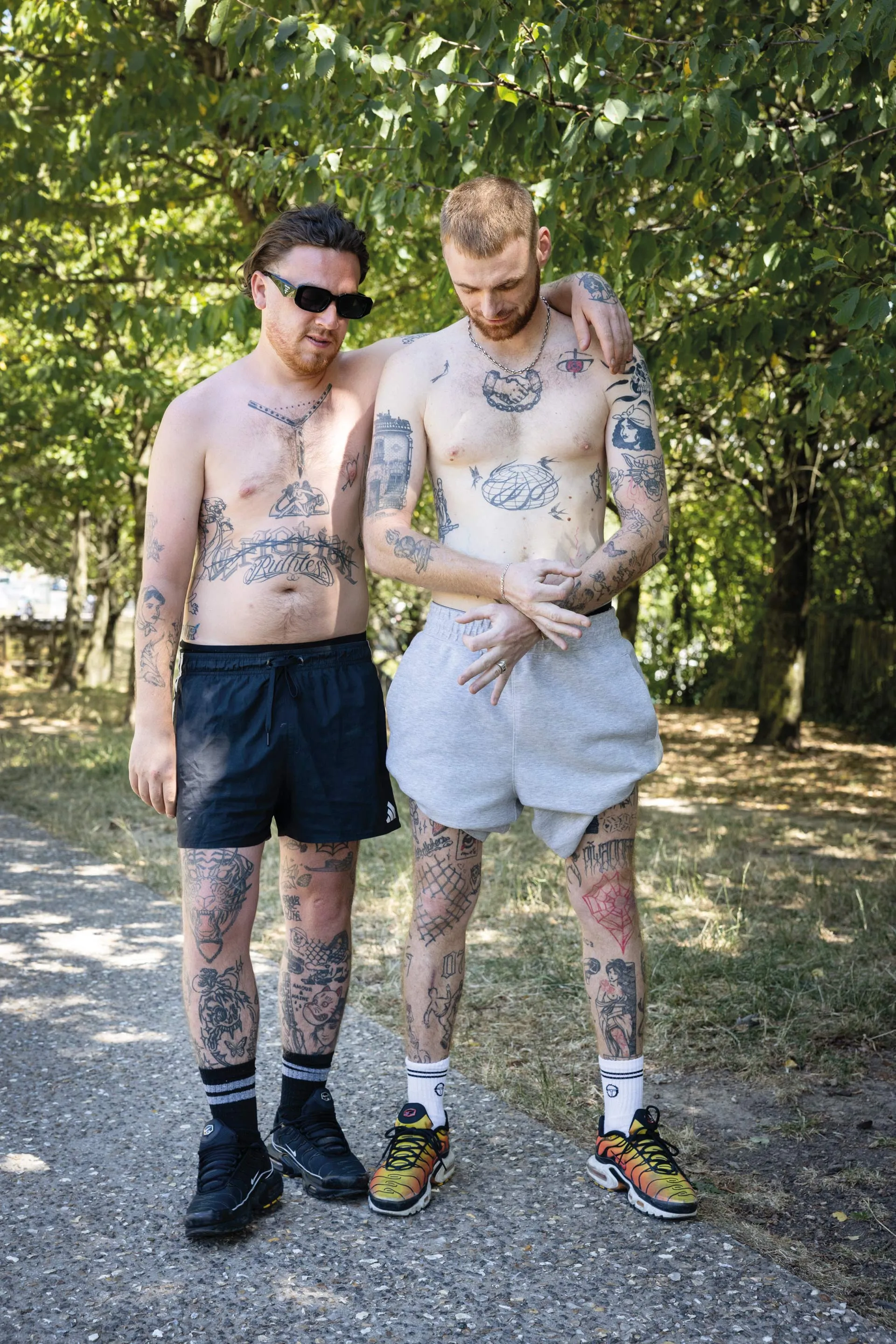 Deux hommes